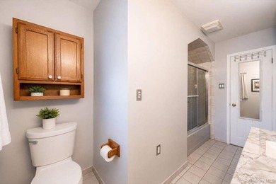 Spacious and well-maintained L-shaped ranch offering the perfect - photo 21
