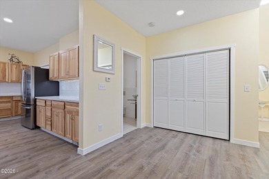 Roads End spacious and modern expansive open concept living home - photo 22