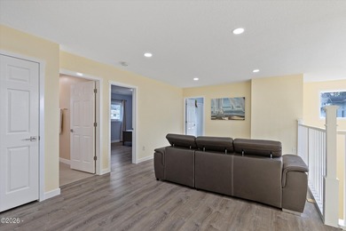 Roads End spacious and modern expansive open concept living home - photo 24