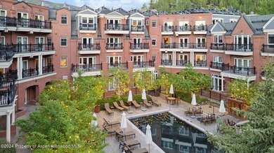 2024 renovations completed (including new decor, furniture - photo 25