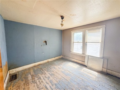 NO DELAYED NEGOTIATIONS - PRICED TO SELL - 5 BED / 1 BATH SINGLE - photo 25