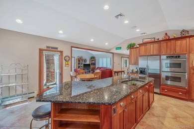 Spacious and well-maintained L-shaped ranch offering the perfect - photo 31