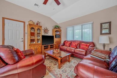 Spacious and well-maintained L-shaped ranch offering the perfect - photo 35