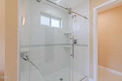 Roads End spacious and modern expansive open concept living home - photo 36