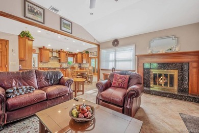 Spacious and well-maintained L-shaped ranch offering the perfect - photo 36