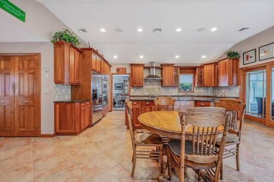 Spacious and well-maintained L-shaped ranch offering the perfect - photo 37