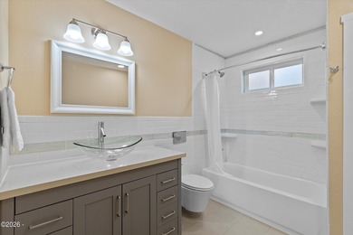 Roads End spacious and modern expansive open concept living home - photo 40