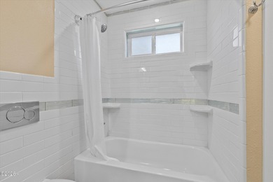 Roads End spacious and modern expansive open concept living home - photo 42