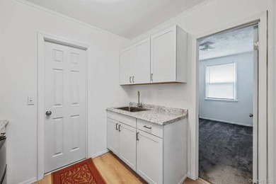 Spacious and well-maintained L-shaped ranch offering the perfect - photo 45