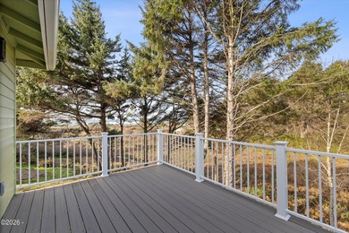 Roads End spacious and modern expansive open concept living home - photo 48