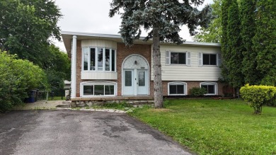 Lake Home For Sale in Laval (Saint-FrançOis),