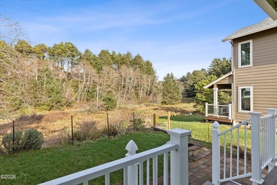 Roads End spacious and modern expansive open concept living home - photo 52