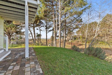 Roads End spacious and modern expansive open concept living home - photo 56