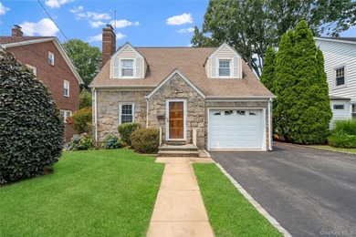 Welcome to this beautifully maintained expanded Cape where - photo 1