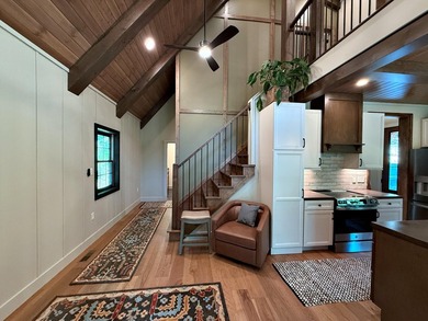 Experience The Kestrel, mountain living at its finest in this - photo 5