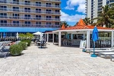 Enjoy the best of Sunny Isles Beach from this 9th-floor - photo 31