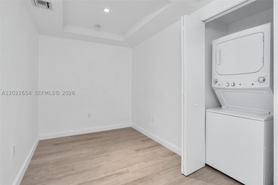 Welcome to the epitome of modern urban living at Brickell - photo 31