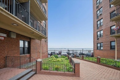 Charming 2-bedroom, 1-bathroom co-op apartment with breathtaking - photo 1