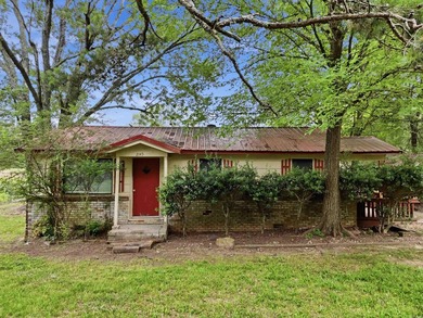 This move in ready home offers 3 bedrooms, 1 1/2 baths with - photo 1