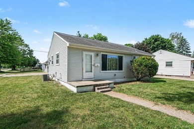 Move right in to this charming ranch style home just across from - photo 2