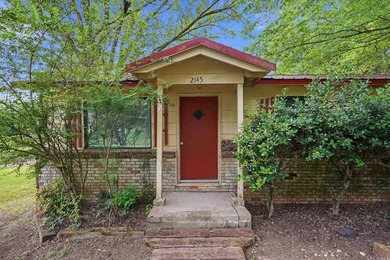 This move in ready home offers 3 bedrooms, 1 1/2 baths with - photo 3