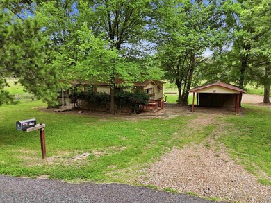 This move in ready home offers 3 bedrooms, 1 1/2 baths with - photo 5