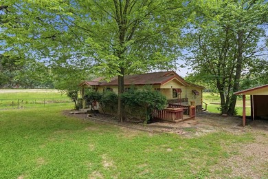 This move in ready home offers 3 bedrooms, 1 1/2 baths with - photo 7