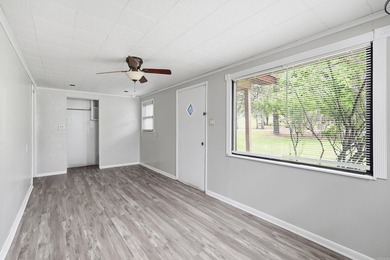 This move in ready home offers 3 bedrooms, 1 1/2 baths with - photo 9