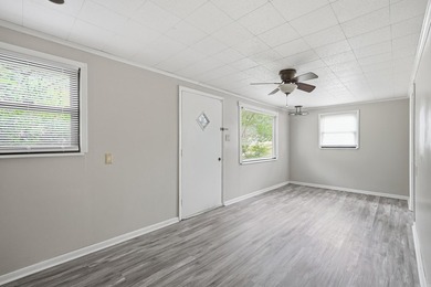 This move in ready home offers 3 bedrooms, 1 1/2 baths with - photo 10