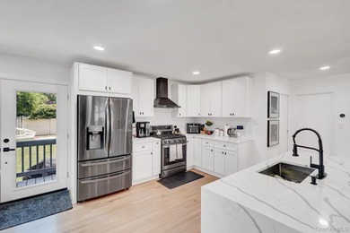 Welcome to this beautiful, renovated 4-bedroom, 2-bath home - photo 13