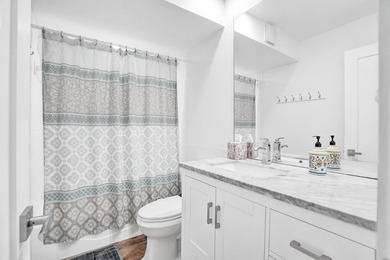 Waterfront Boutique Building and Gorgeous Condo in Central - photo 13