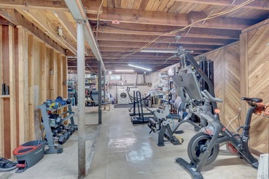 Welcome to this beautiful, renovated 4-bedroom, 2-bath home - photo 15