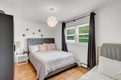 Welcome to this beautiful, renovated 4-bedroom, 2-bath home - photo 19