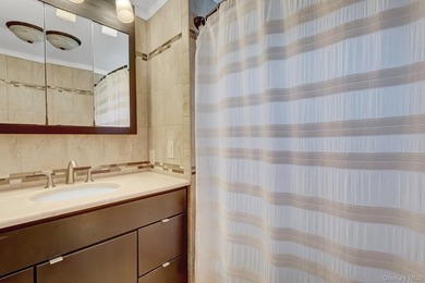 Welcome to this beautiful, renovated 4-bedroom, 2-bath home - photo 20