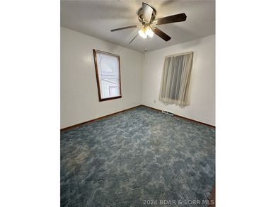 4-bed, 2-bath waterfront home in the Turkey Creek arm of Lake of - photo 23