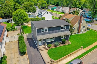 Welcome to this beautiful, renovated 4-bedroom, 2-bath home - photo 24
