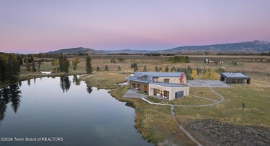 Set in the exquisite Bar B Bar Ranch, this 36-acre - photo 4