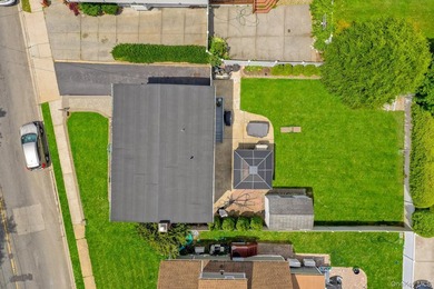 Welcome to this beautiful, renovated 4-bedroom, 2-bath home - photo 25