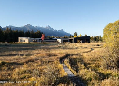 Set in the exquisite Bar B Bar Ranch, this 36-acre - photo 5