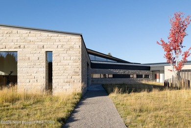 Set in the exquisite Bar B Bar Ranch, this 36-acre - photo 6