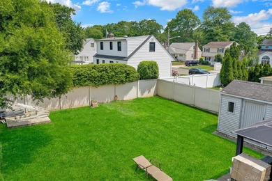 Welcome to this beautiful, renovated 4-bedroom, 2-bath home - photo 27