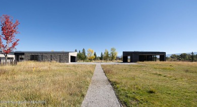 Set in the exquisite Bar B Bar Ranch, this 36-acre - photo 7