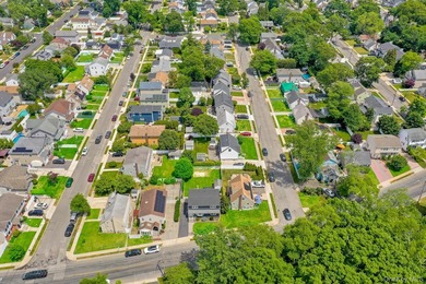 Welcome to this beautiful, renovated 4-bedroom, 2-bath home - photo 29