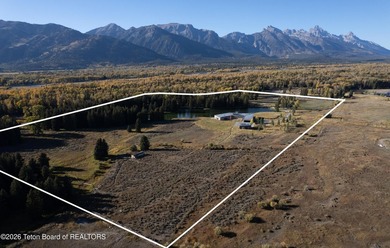 Set in the exquisite Bar B Bar Ranch, this 36-acre - photo 9