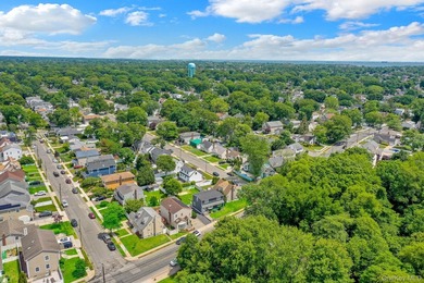 Welcome to this beautiful, renovated 4-bedroom, 2-bath home - photo 30