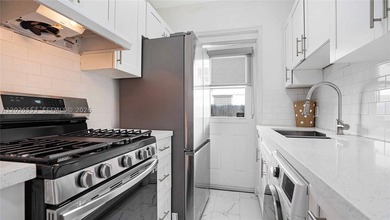 RARE MID-BEACH INVESTMENT GEM! Turnkey, 100% occupied boutique - photo 1