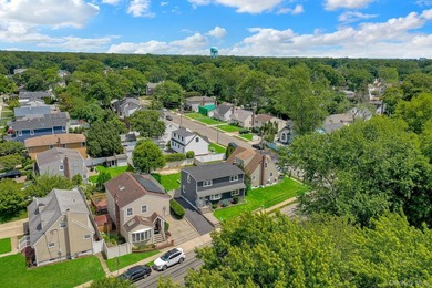 Welcome to this beautiful, renovated 4-bedroom, 2-bath home - photo 31