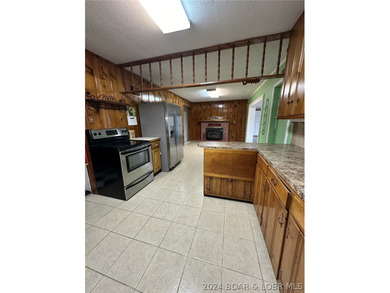 4-bed, 2-bath waterfront home in the Turkey Creek arm of Lake of - photo 32