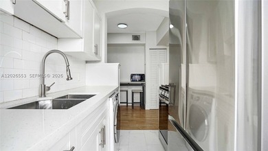 RARE MID-BEACH INVESTMENT GEM! Turnkey, 100% occupied boutique - photo 3