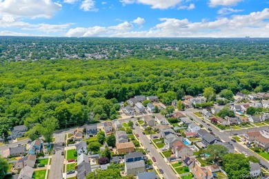 Welcome to this beautiful, renovated 4-bedroom, 2-bath home - photo 33